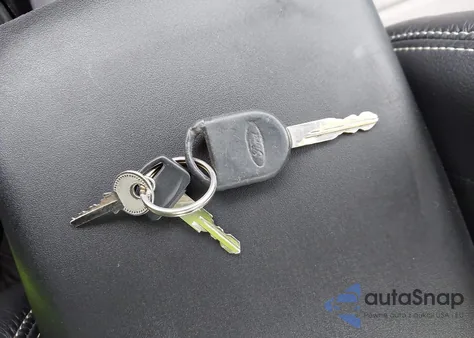 2005 Ford Mustang V6 Deluxe/V6 Premium из США, поврежденный, VIN 1ZVFT80N355238167